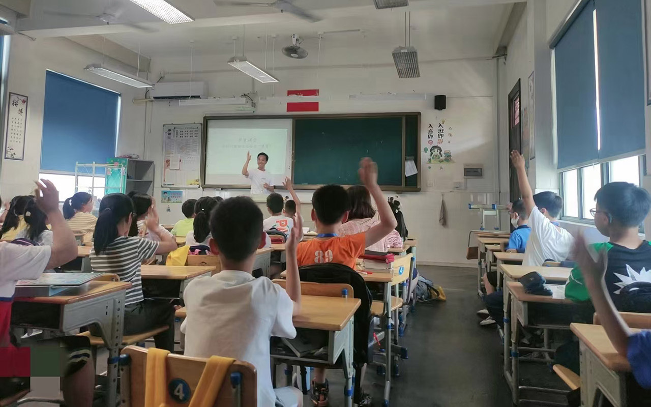 额尔古纳冯家小学
